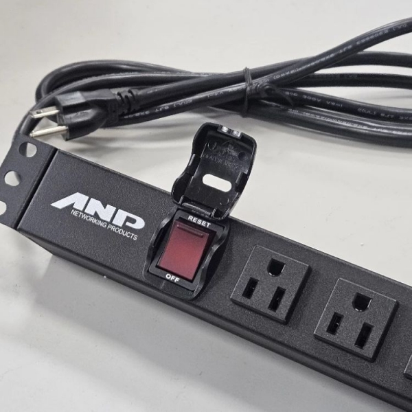 ANP 19吋 機櫃機架用 八孔電源插座 電源排插 15A 突波吸收 PDU 電源延長線 防過載